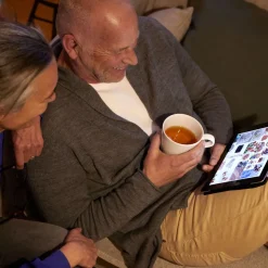 Philips LED kaarslamp E14 B35 4,3W helder 3/pak