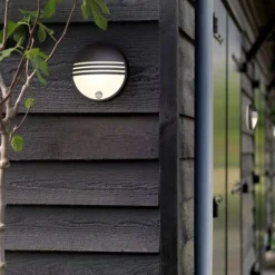 Philips Yarrow LED outdoor wandlamp met sensor