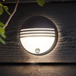 Philips Yarrow LED outdoor wandlamp met sensor