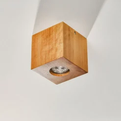 Plafondlamp Ara als houten kubus