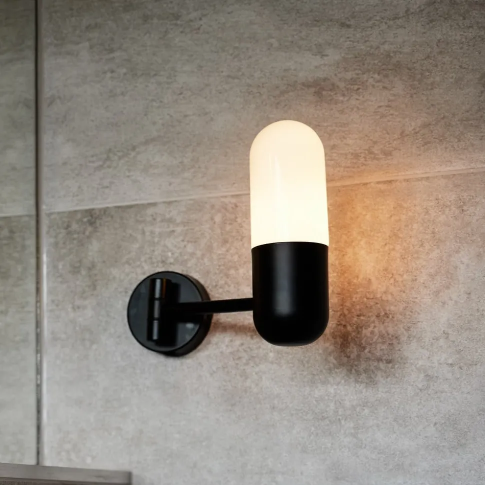 PR Home badkamer wandlamp Zeta, zwart, IP44, draaibaar