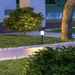 Praktische sokkellamp Hoosic met sensor