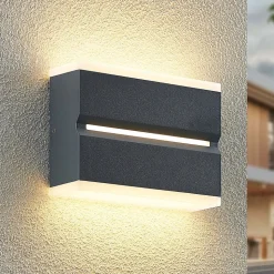 Prios Itarion LED buiten wandlamp, opaal witte kap