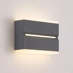 Prios Itarion LED buiten wandlamp, opaal witte kap