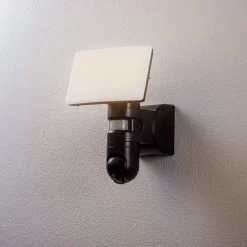 Prios LED buitenwandspot Avayah, bewegingsmelder, camera