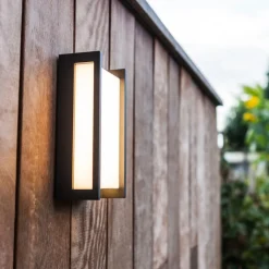 Rechte LED buitenwandlamp Qubo