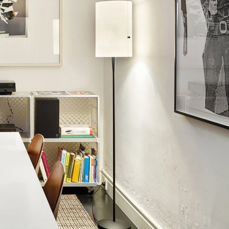 serien.lighting Club S LED vloerlamp, zwart