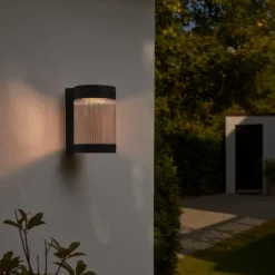 Solar buitenwandlamp Coupar, zwart, kunststof, IP44