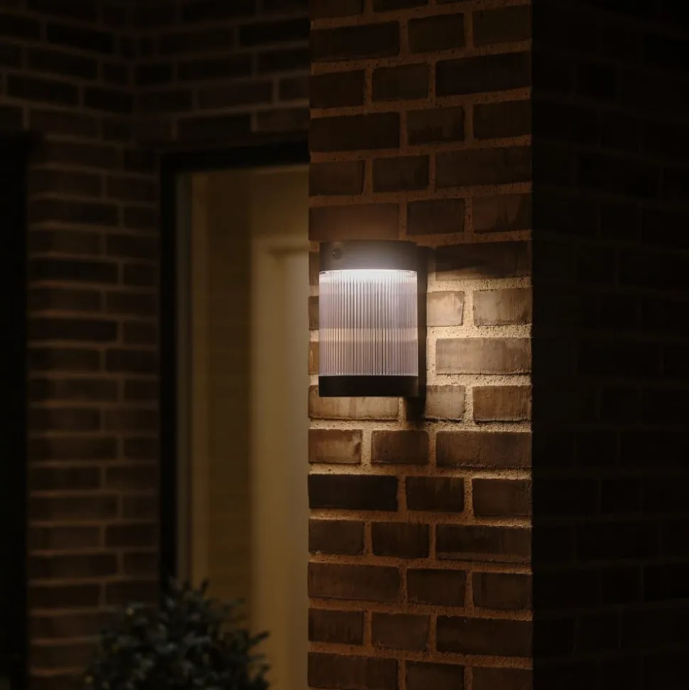 Solar buitenwandlamp Coupar, zwart, kunststof, IP44