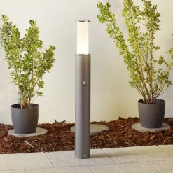 Stijlvolle zuillamp Elvio met bewegingssensor