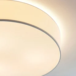 Stoffen plafondlamp Gordana in wit, 57 cm