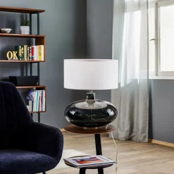 Tafellamp Skien, kap wit, glazen voet rookgrijs