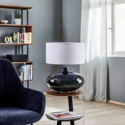 Tafellamp Skien, kap wit, glazen voet rookgrijs