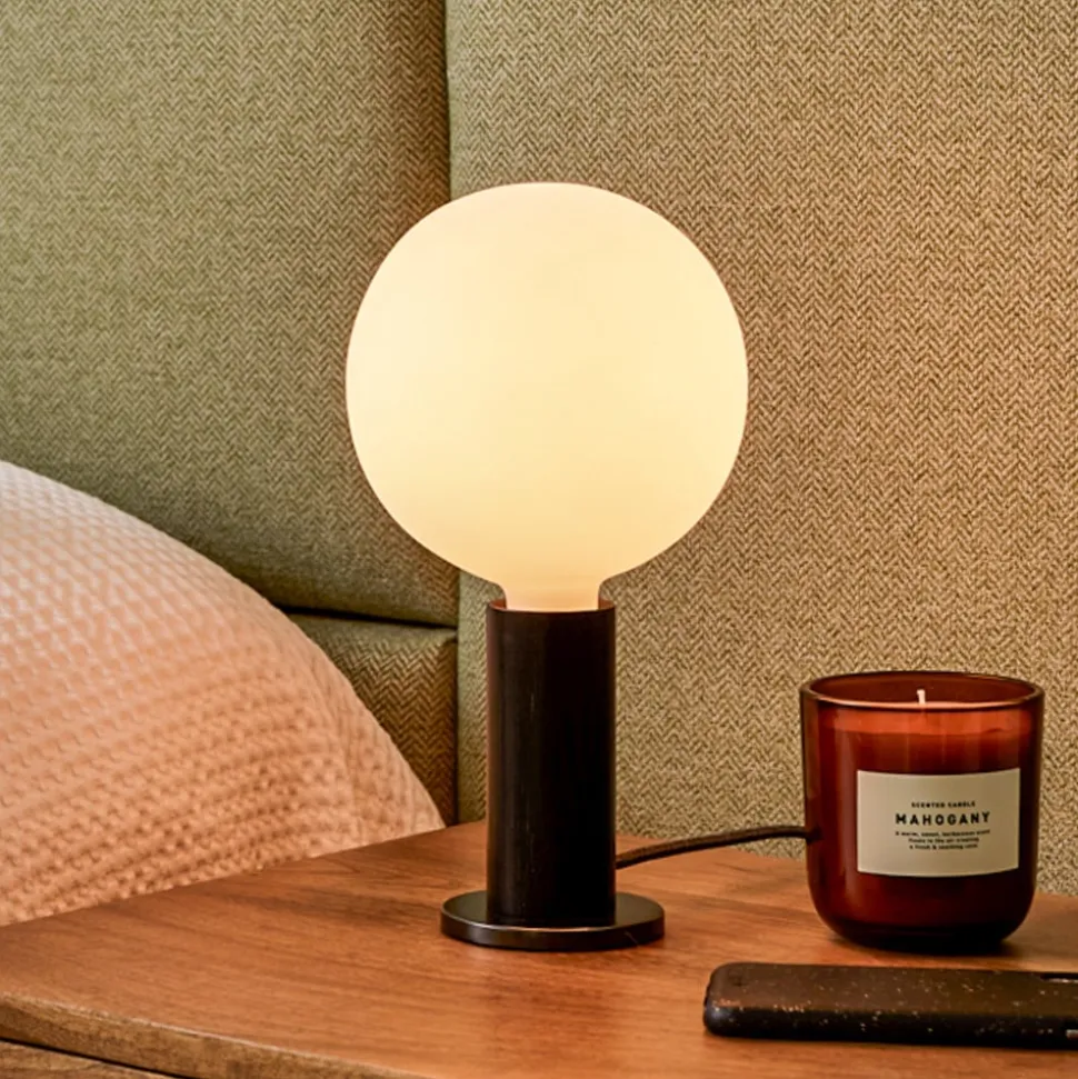 Tala tafellamp Knuckle, lamp van opaalglas, zwart eiken
