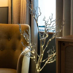 Tora Tree LED boom, bruin/wit met sneeuw bedekt