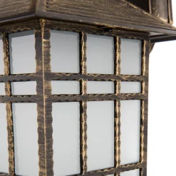 Traditionele buitenwandlamp ILKA, lantaarnvorm