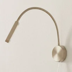 Traploos dimbare LED wandlamp Raik met stekker