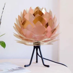 UMAGE Silvia Mini tafellamp koper/tripod zwart