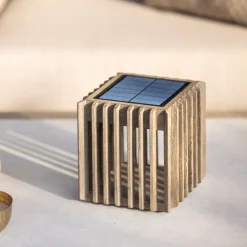 Verti LED tafellamp op zonne-energie, teak-grijs, 3.000 K, 300 lm