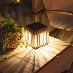 Verti LED tafellamp op zonne-energie, teak-grijs, 3.000 K, 300 lm