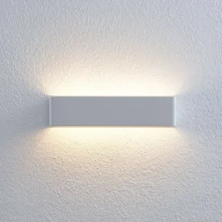 Vierkante led wandlamp Lonisa voor de woonkamer