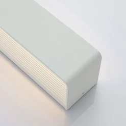 Vierkante led wandlamp Lonisa voor de woonkamer