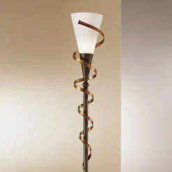 Vloerlamp BONITO met goudkleurige spiraal