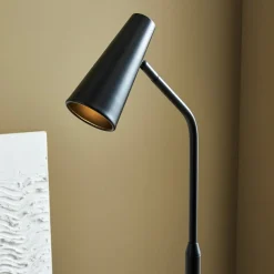 Vloerlamp Crest zwart beweegbare kap