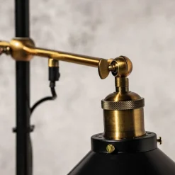 Vloerlamp Lenius met beweegbare kap