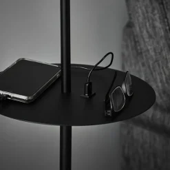 Vloerlamp Linear met USB-laadstation, zwart