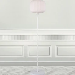 Vloerlamp Milford met witte kap van glas