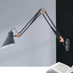 Vrijgezelle wandlamp met veerbalanser en schakelaar