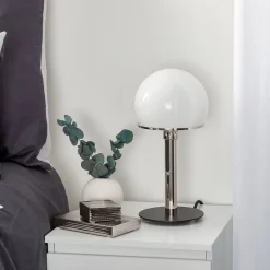 Wagenfeld-tafellamp met zwart gelakte voet