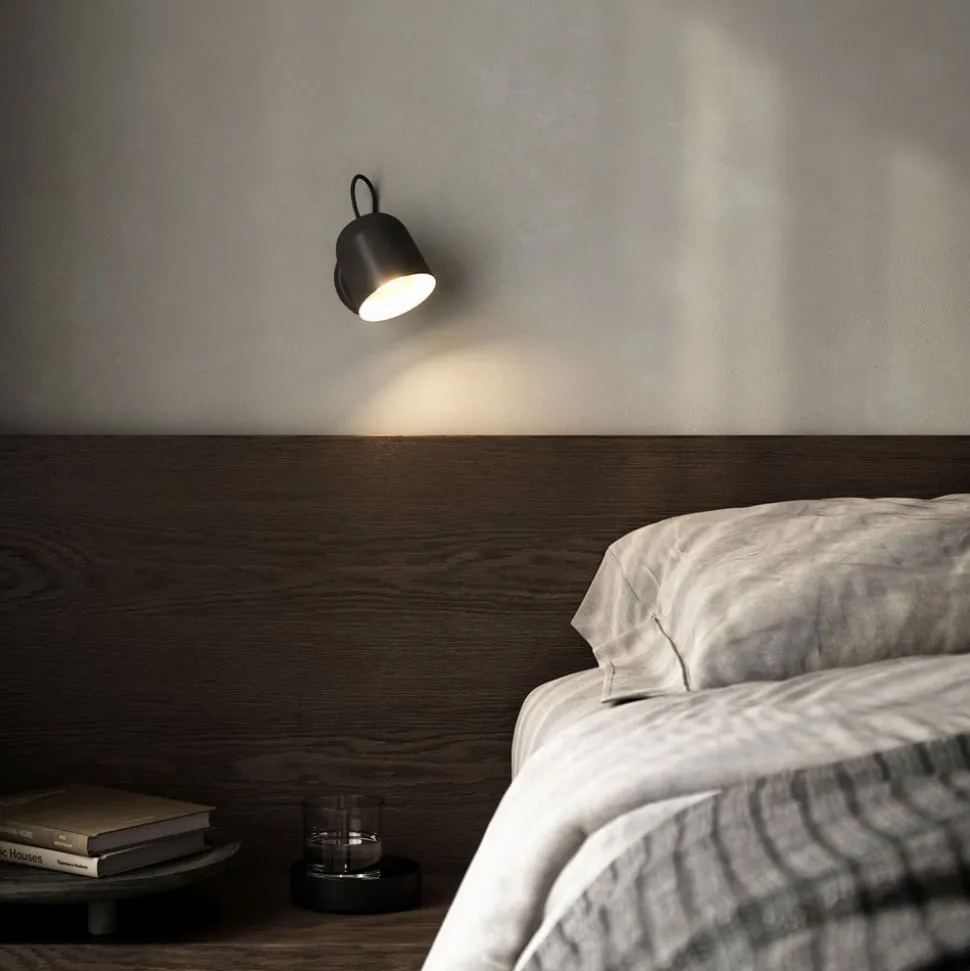 Wandlamp Angle, met tuimelschakelaar, zwart