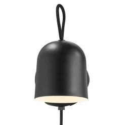 Wandlamp Angle, met tuimelschakelaar, zwart