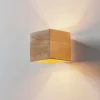 Wandlamp Ara als houten kubus