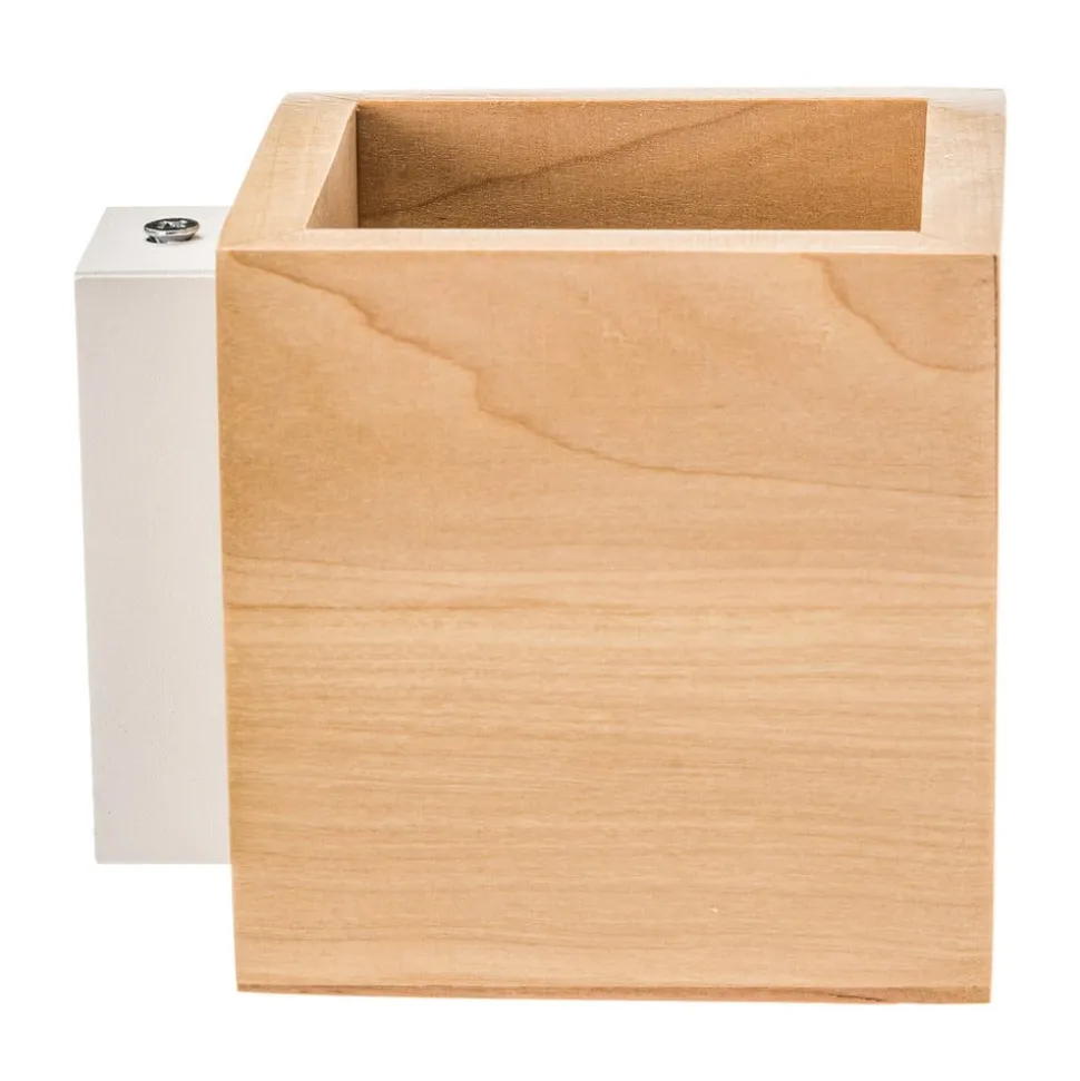 Wandlamp Ara als houten kubus