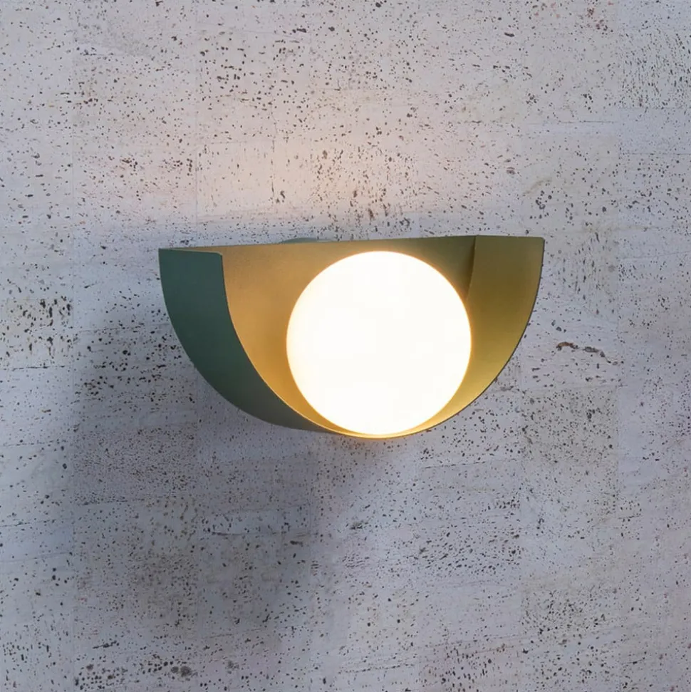 Wandlamp Benni met bolkap van glas, groen