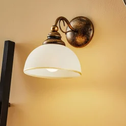 Wandlamp Casale met glazen kap