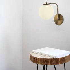 Wandlamp Daisy 146-A, goud, kap van opaalglas