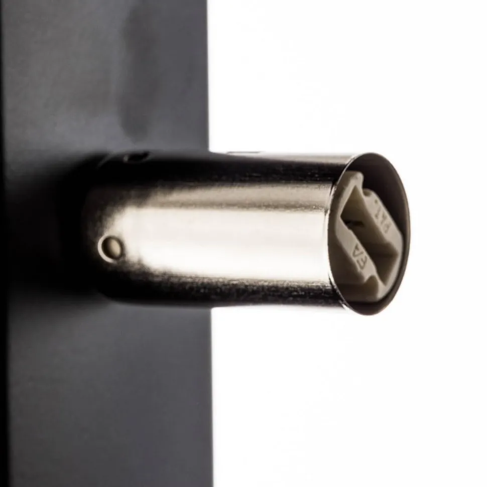 Wandlamp Fold met gebogen kap in zwart