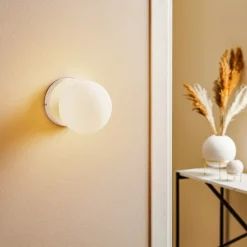 Wandlamp Kiba wit/goud met glazen bol