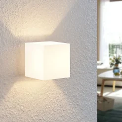 Wandlamp Lindby Nanda, hoekig