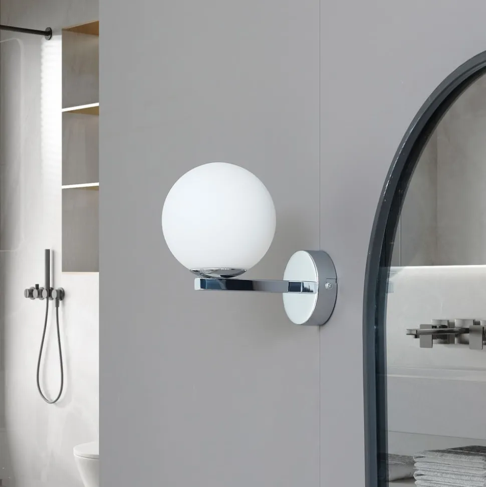 Wandlamp Lucande Bidolo, chroomkleurig, glas, Ø 12 cm, IP44