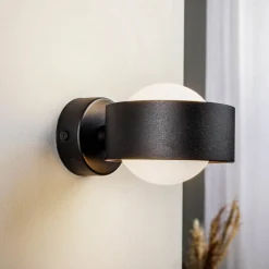 Wandlamp Mado van staal, zwart, 1-lamp