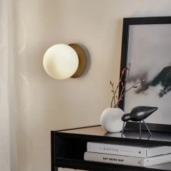 Wandlamp Minerva K1 met zwarte metalen rand