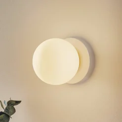 Wandlamp Minerva K1, wit, Ø 15 cm, glas/metaal