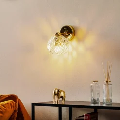 Wandlamp Odel met versierde glazen kap