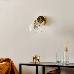 Wandlamp Odel met versierde glazen kap