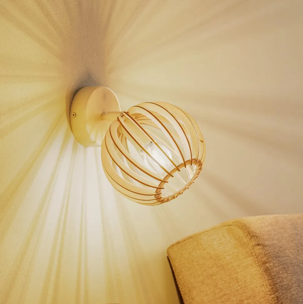 Wandlamp Paz wit met houten lamellen en bolvormige kap
